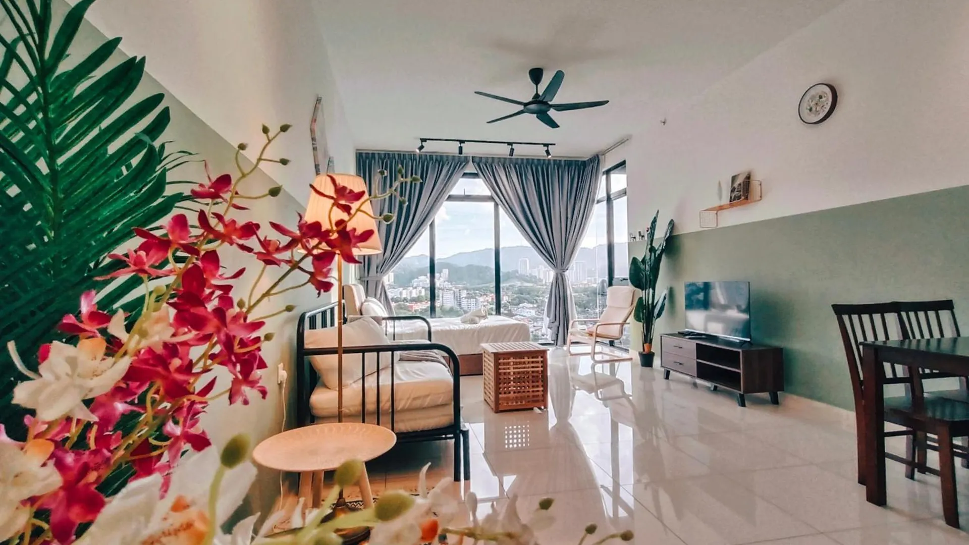 New 2Br Georgetown Warm And Lovely Homestay 10Pax-无敌美景两房民宿 Beacon Executive Suite contacts